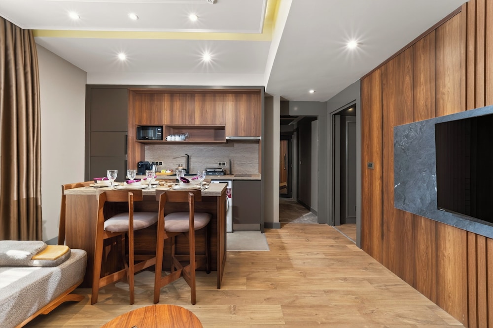 Taksim Premium Hotel 61/70