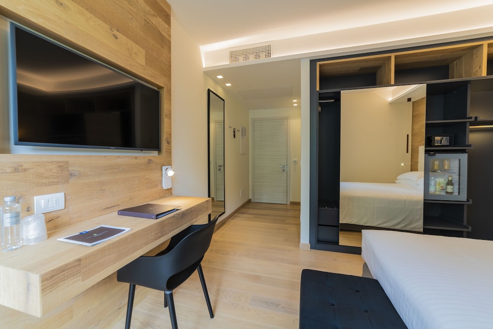 The Green Park Hotel 50/50