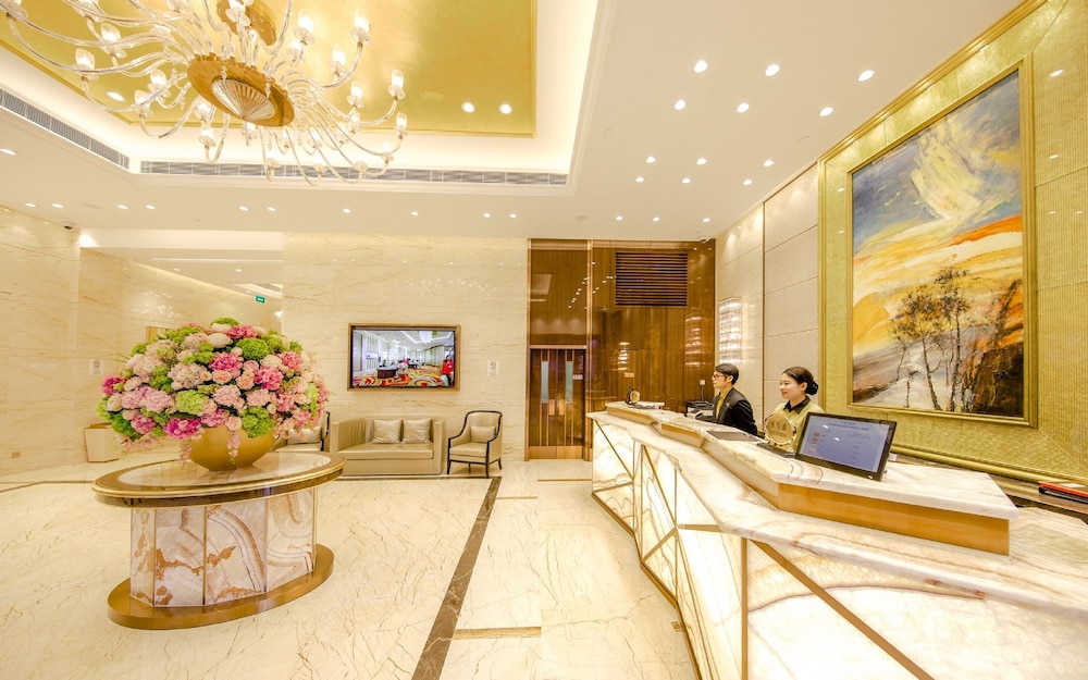 Royal Dragon Hotel 2/30