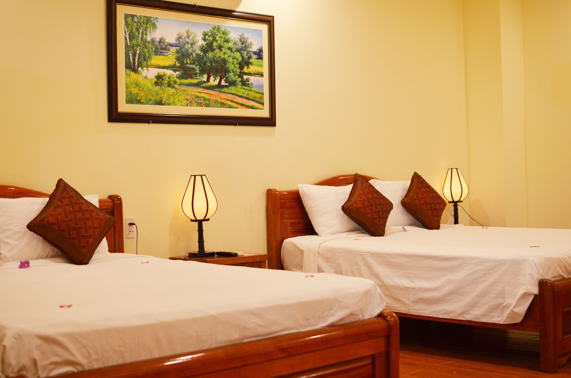 FAMILY, TRIPLE, MULTIPLE BEDS