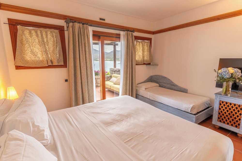 SUPERIOR, TRIPLE, DOUBLE BED, SEA VIEW, SOFA