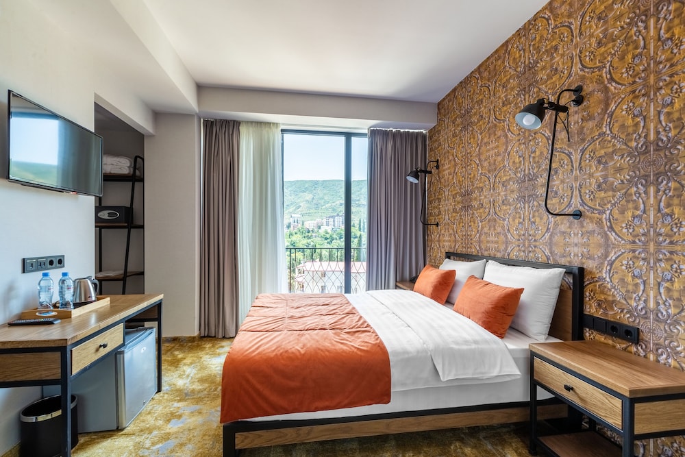 Standard Twin Room:، Biography Tbilisi 3/4