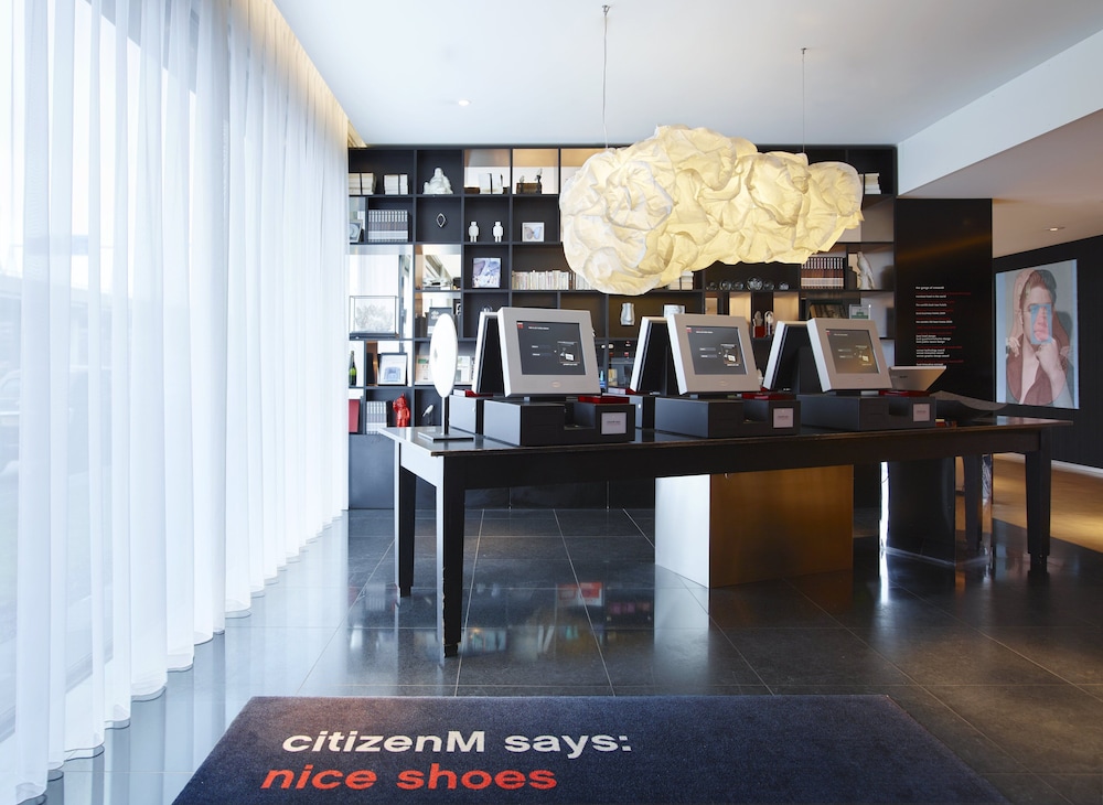 CITIZENM SCHIPHOL AIRPORT HOTEL 35/53