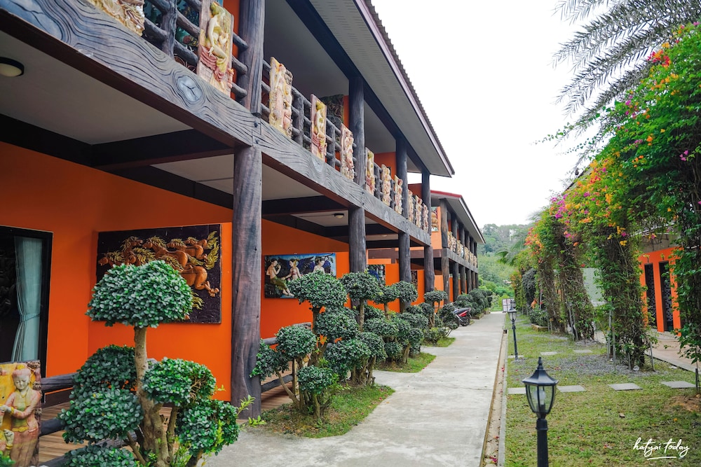 Chomview Resort 6/70