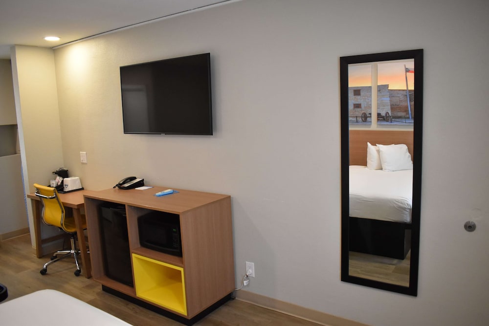 Days Inn by Wyndham San Antonio Alamo/Riverwalk 24/29