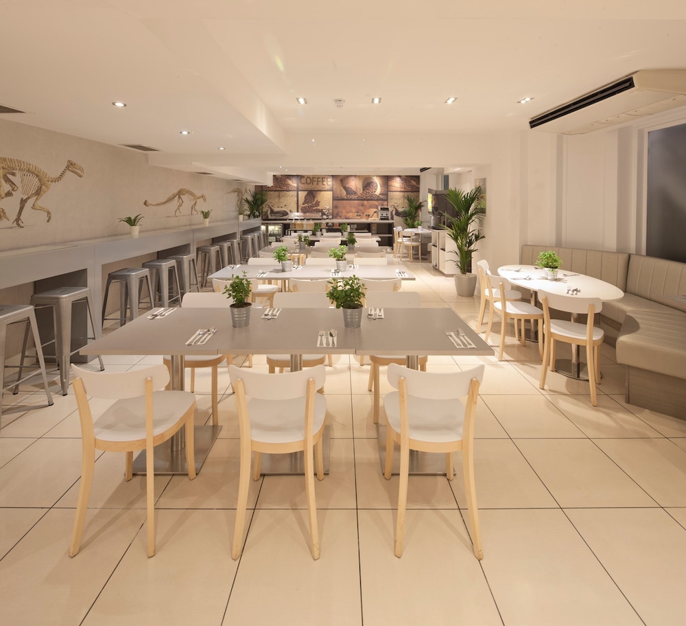 Heeton Concept Hotel - Kensington London 45/57