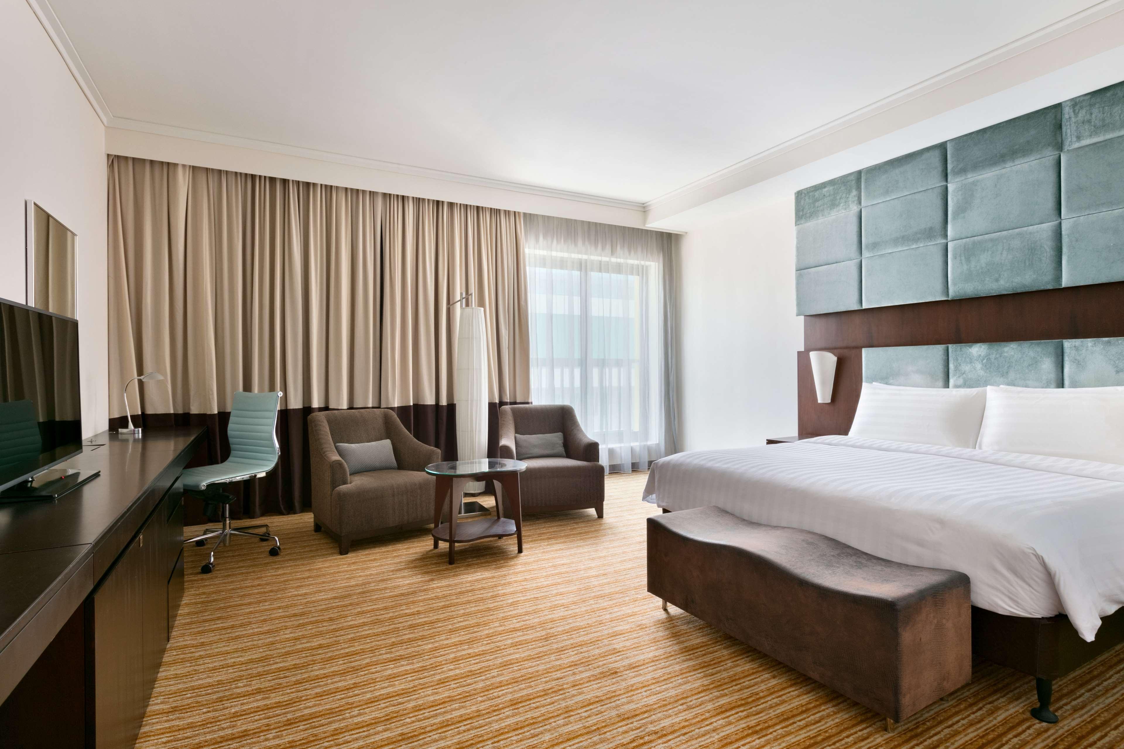 Club, Deluxe, King Bed