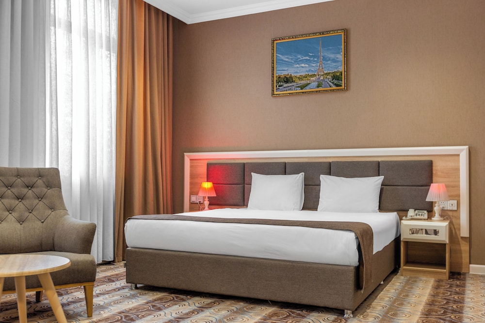 Metro City Hotel 9/44