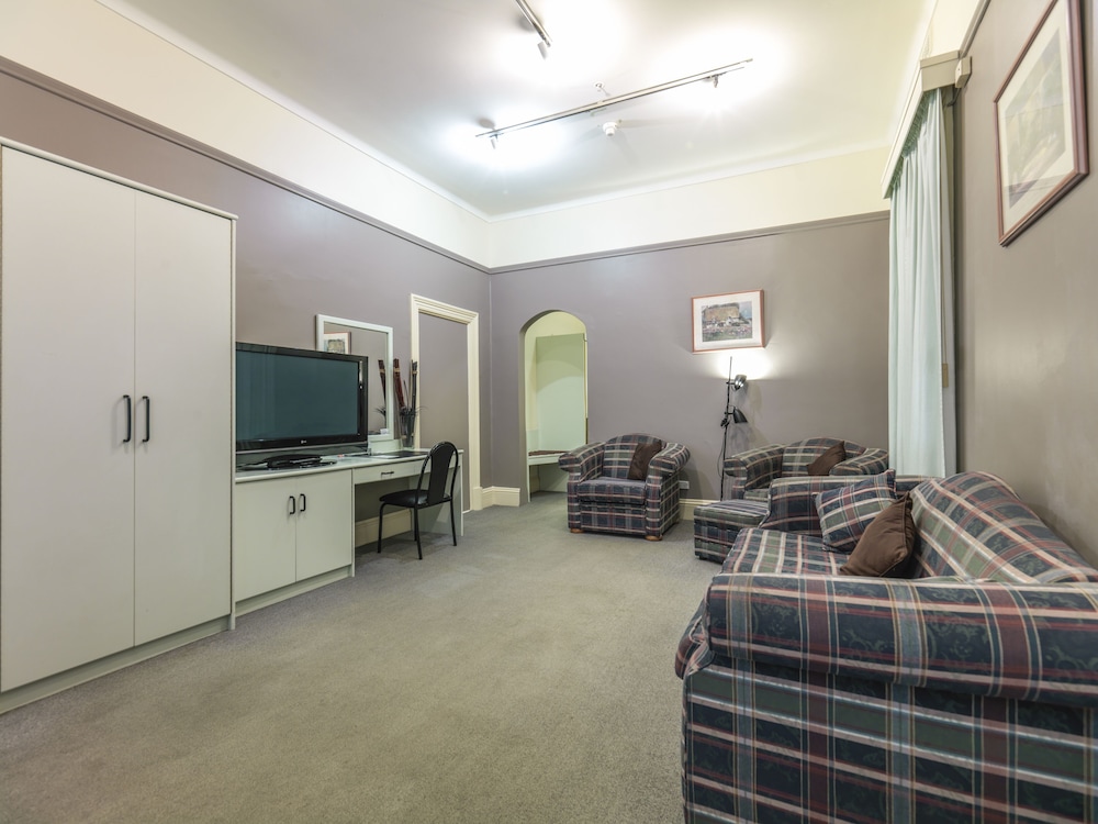 Grand Tasman Hotel 33/65