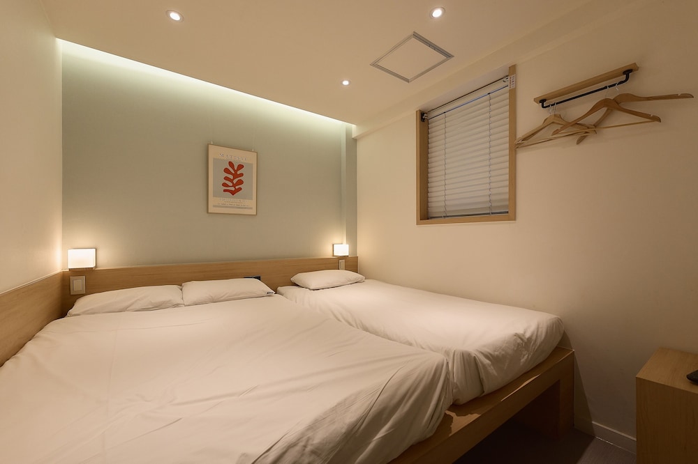 Artravel Myeongdong 12/48