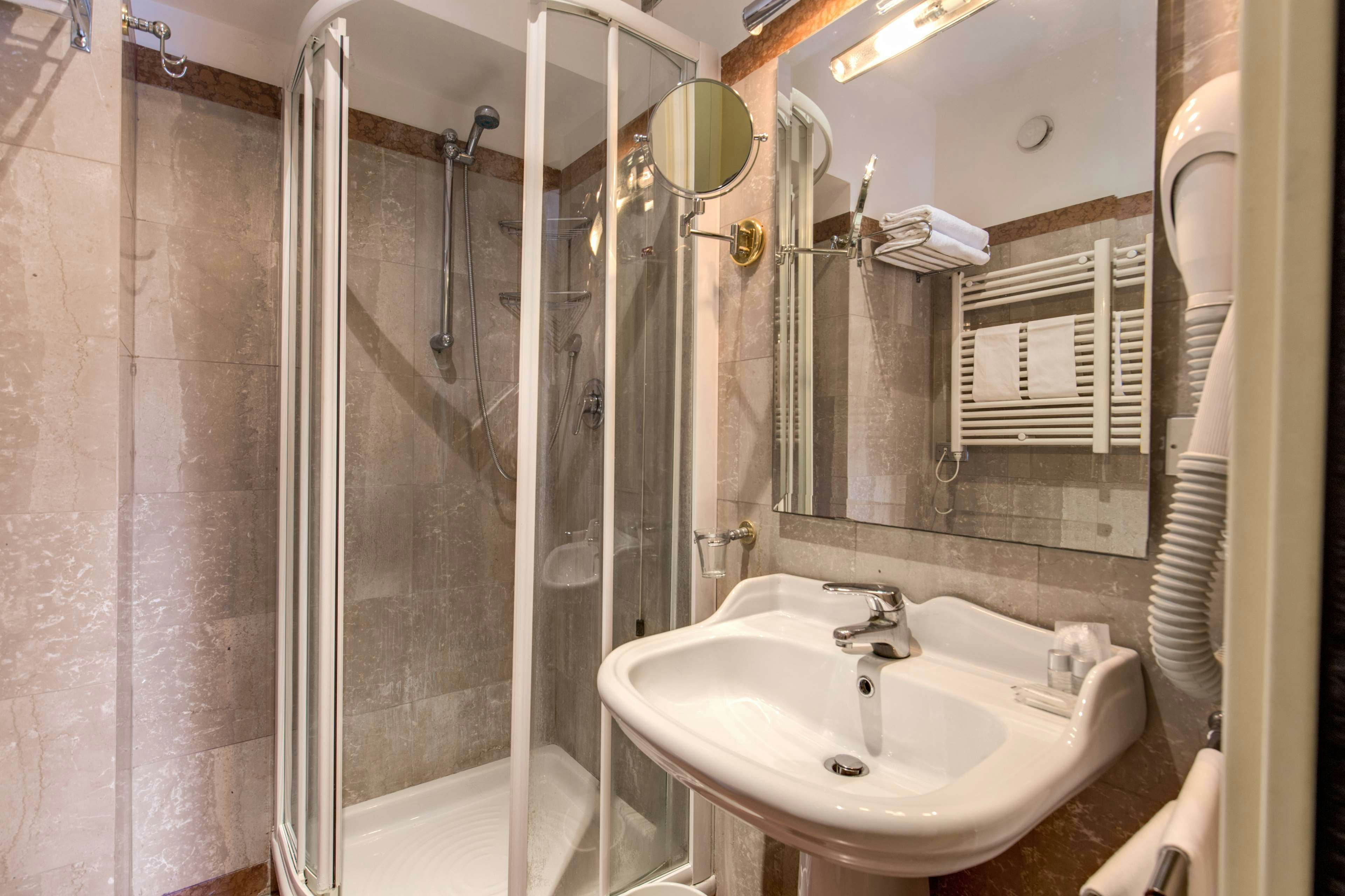 Hotel Cinquantatre 24/29