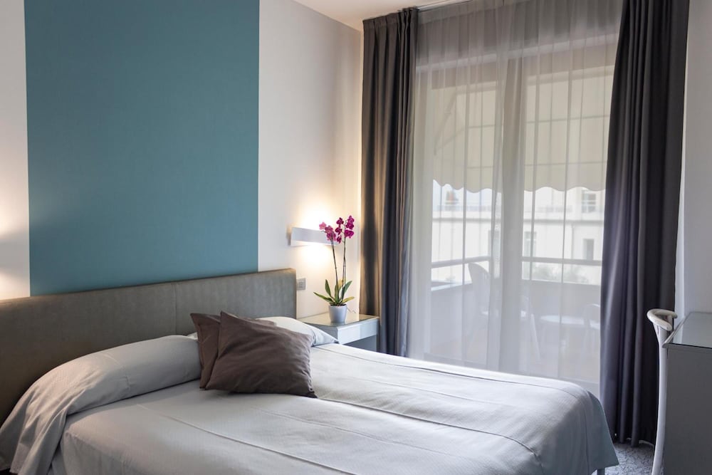 Hotel Desiree 2/67