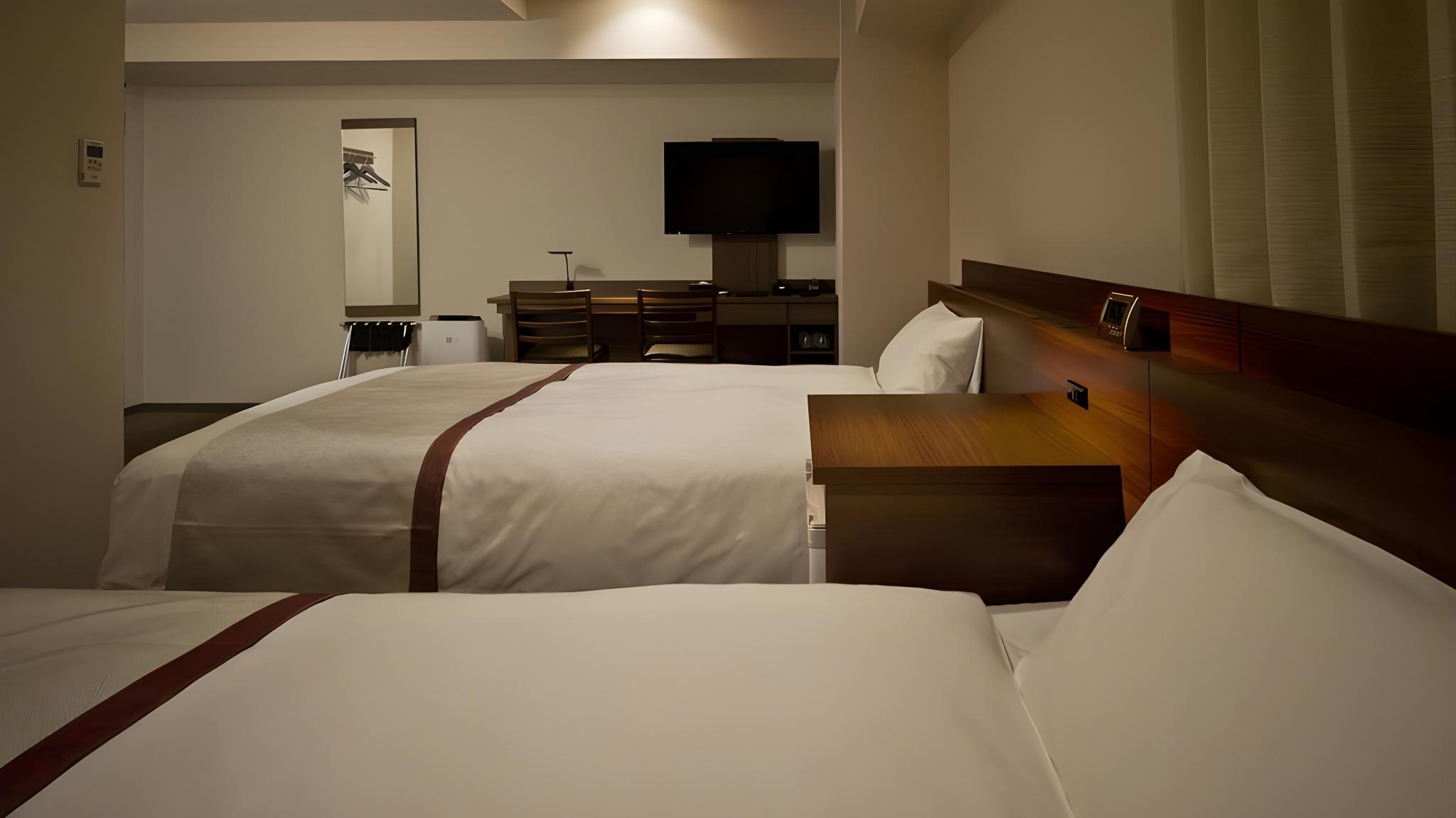 DELUXE, TWIN BEDS