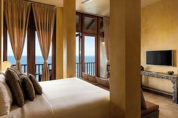 Theme, Suite, with Pool