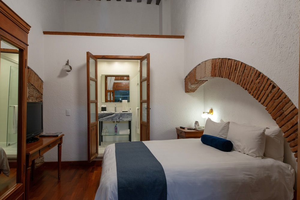 INTERIOR, SUPERIOR, DOUBLE BED