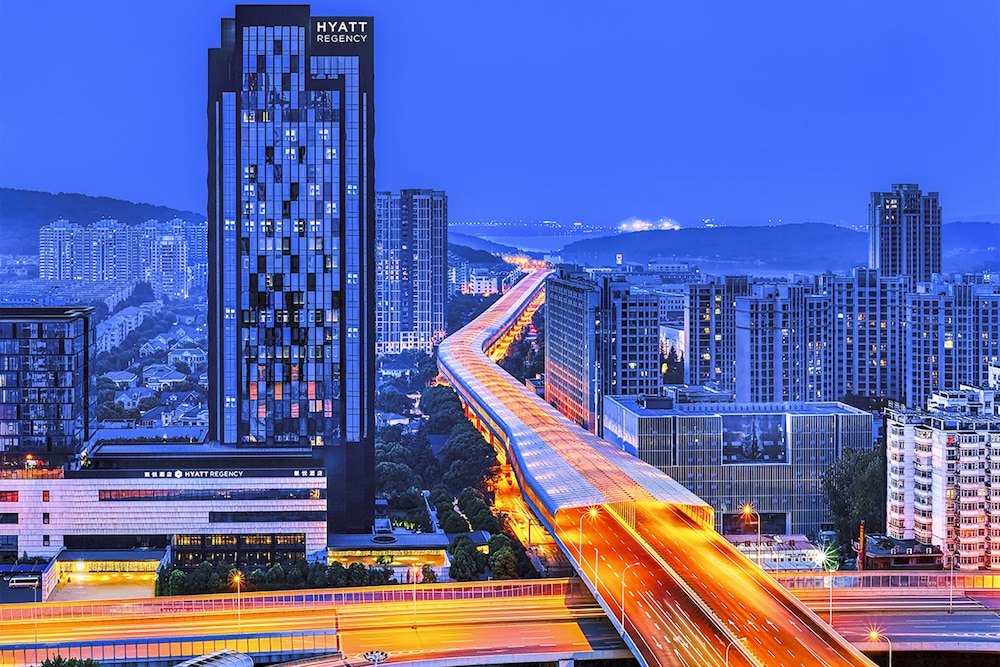 Hyatt Regency Wuhan Optics Valley 56/57
