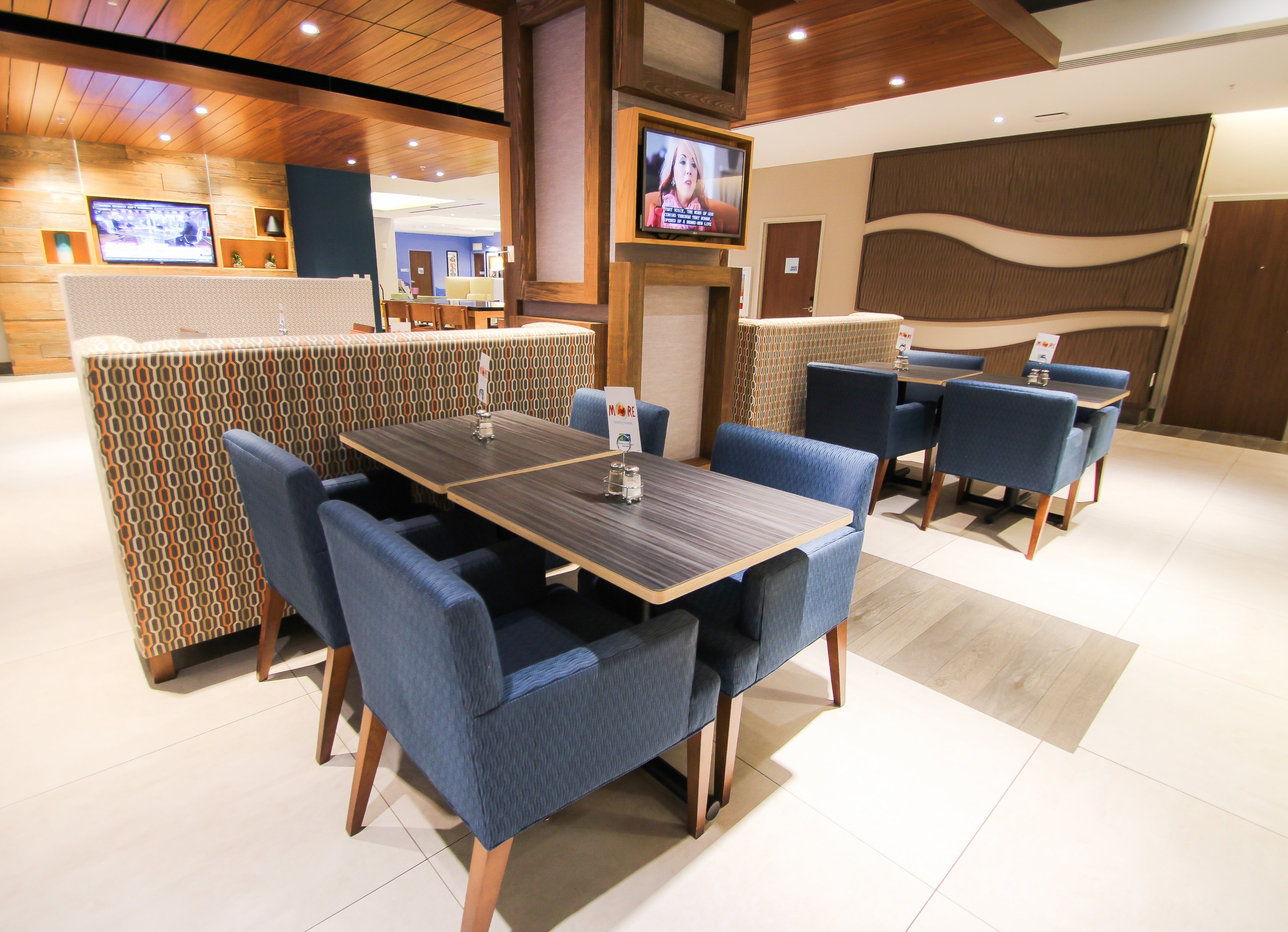 Holiday Inn Express & Suites Miami Airport East 51/69