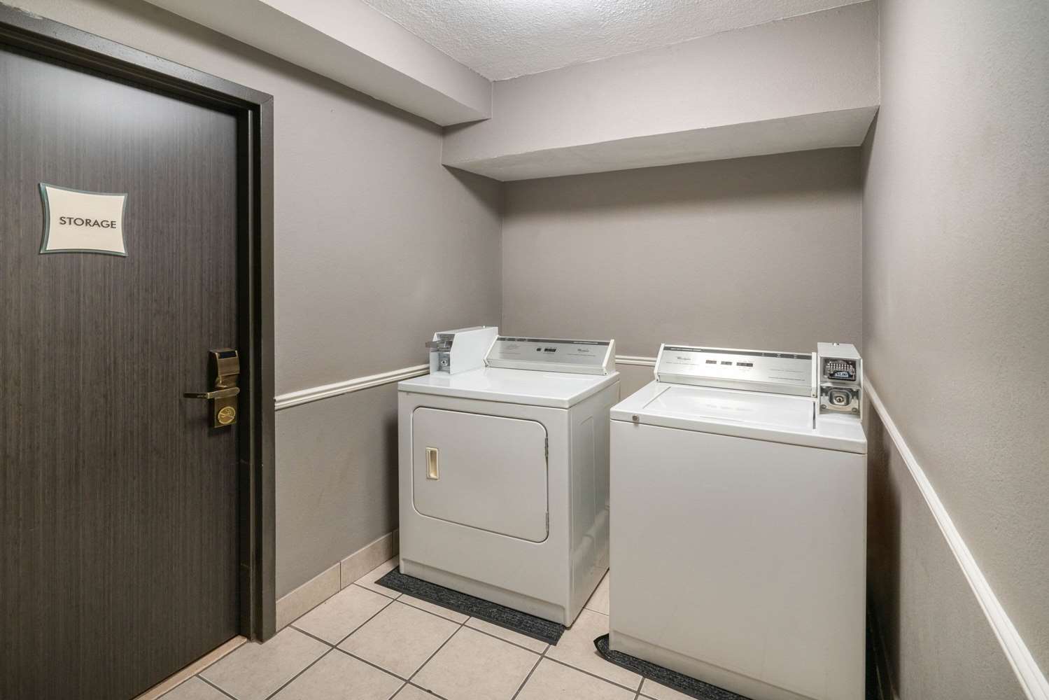 La Quinta Inn & Suites by Wyndham Memphis Airport Graceland 71/71