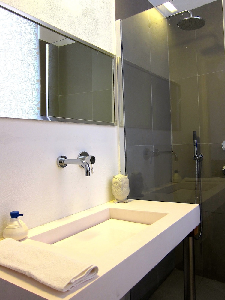 Concierge Athens I 49/50
