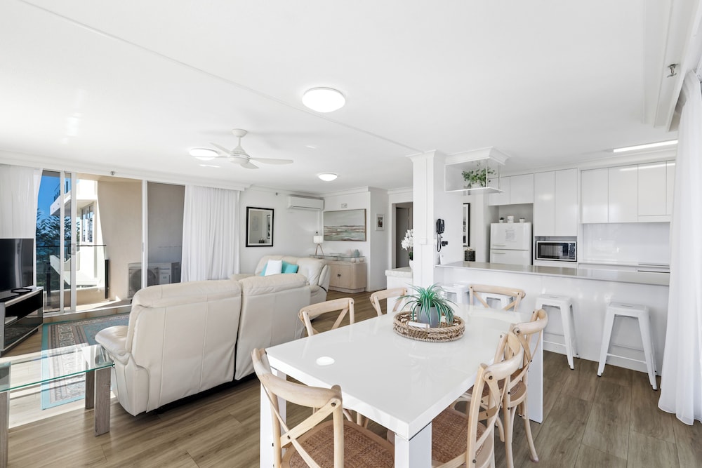 ULTIQA Beach Haven on Broadbeach 37/50