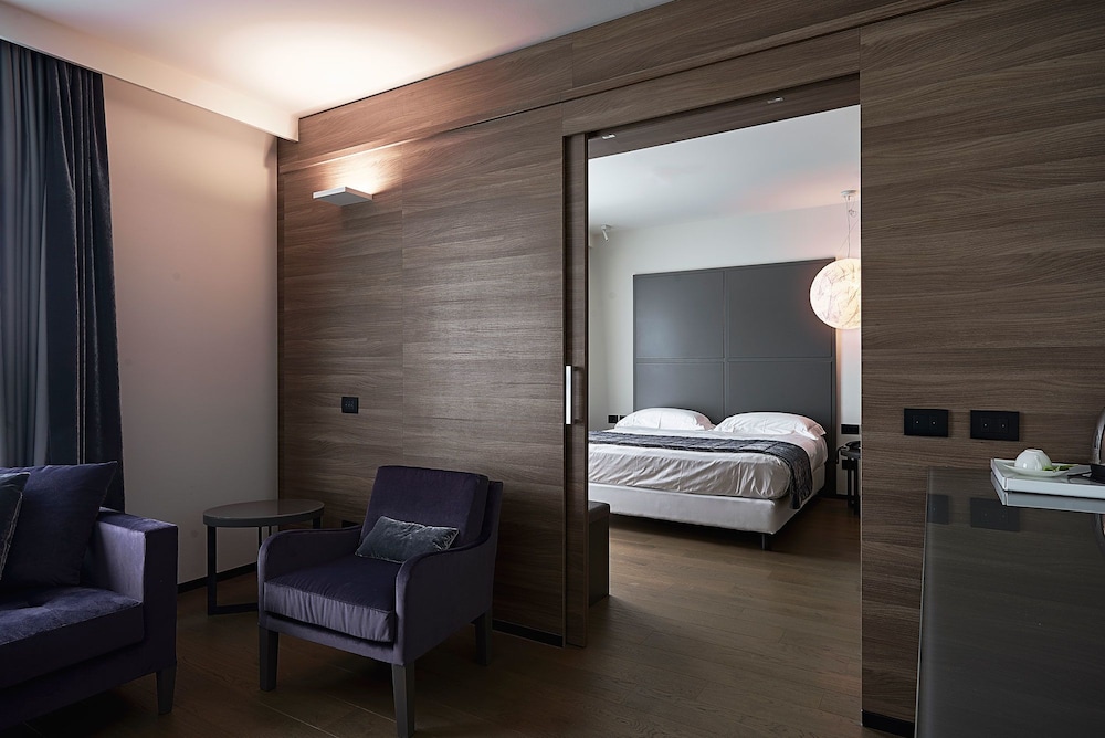 Link124 Hotel 9/65