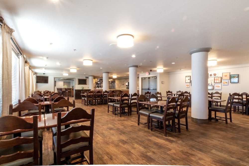 Oxford Suites Chico 46/56