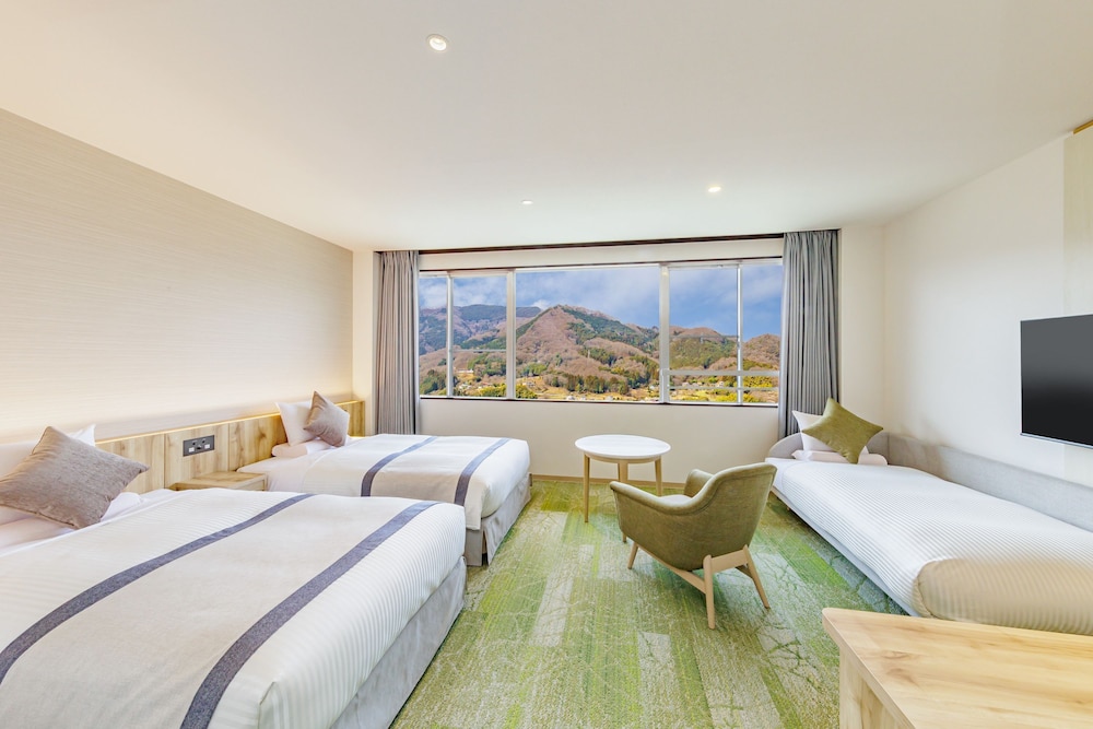ROOM, TRIPLE, PRIVATE BATHROOM