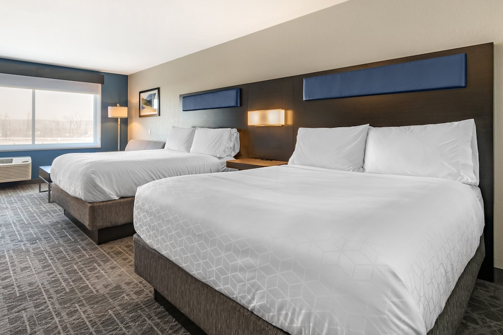 SUITE, 2 QUEEN BEDS, LIVING AREA