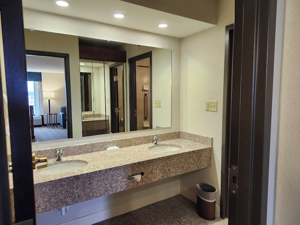 Heritage Inn & Suites St. Louis/Fenton, Trademark by Wyndham 58/60