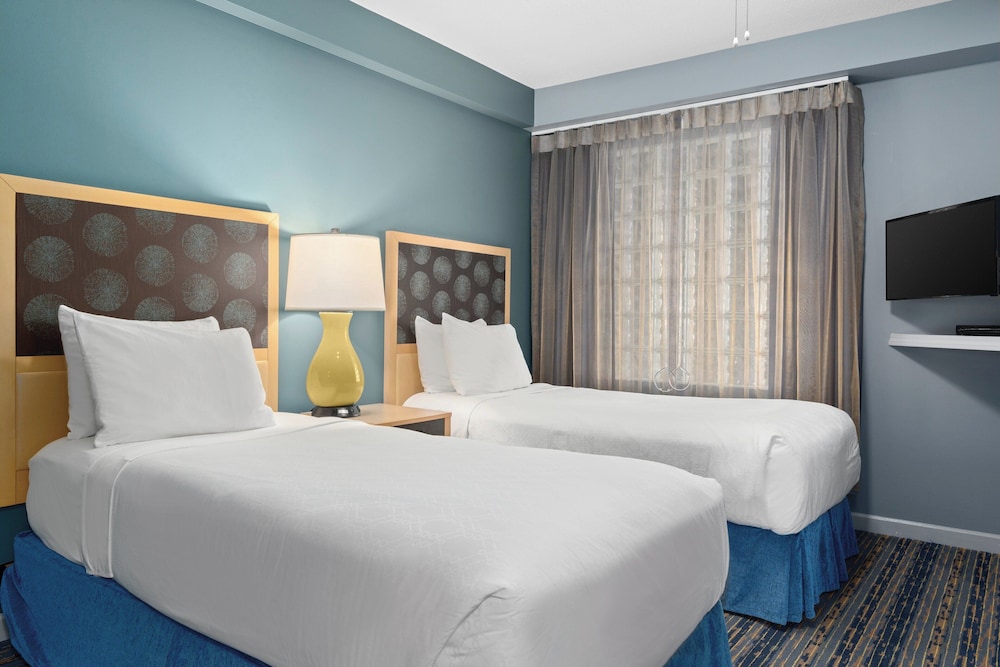 2 BEDROOMS, CONDO, DELUXE, KITCHEN