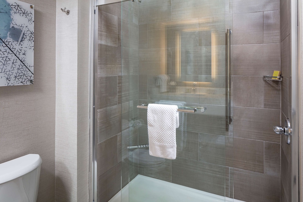 Doubletree By Hilton Boston Logan Airport Chelsea 13/48