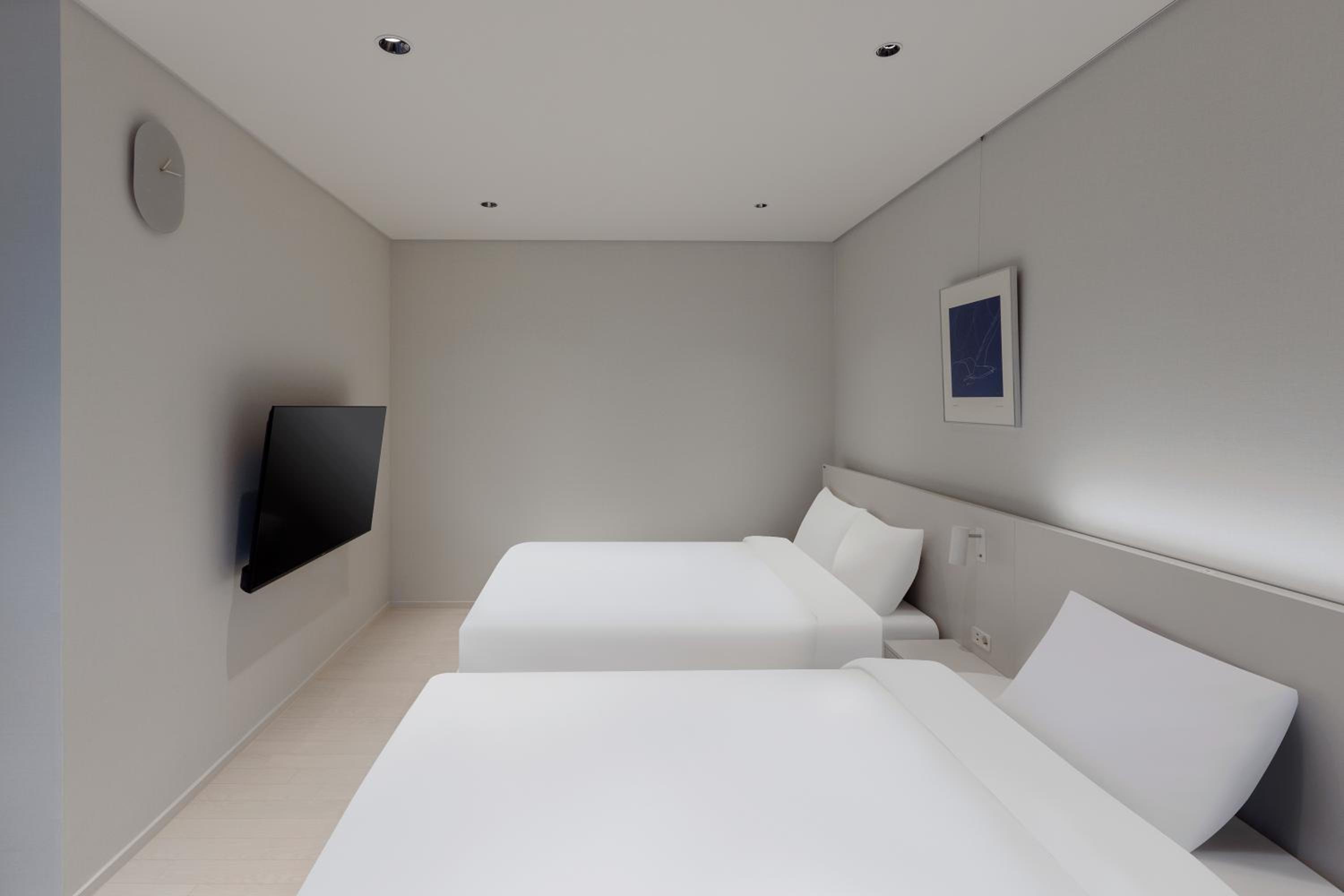 City, Deluxe, Family, Twin Beds, 1 Double and 1 Single Bed