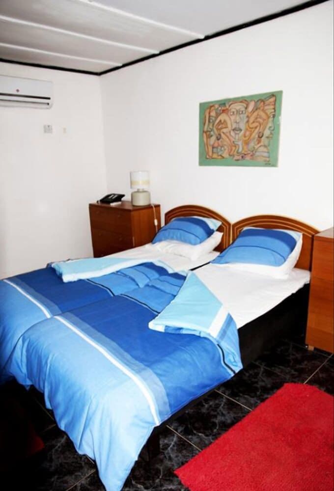 Bungalow Beach Hotel 14/58