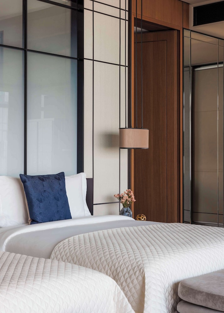 ZAABEEL, 2 QUEEN BEDS
