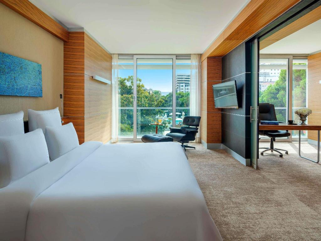 Business, Garden, Suite, King Bed