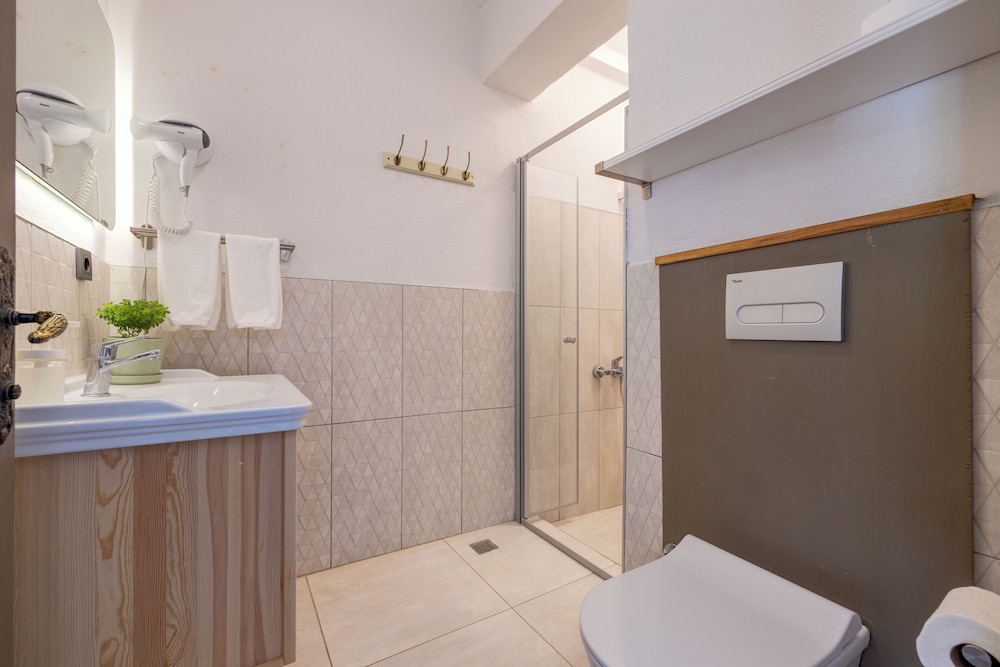 سكن مشترك مختلط ديلوكس بسرير مزدوج وسرير بطابقين، Aral Tatil Ciftligi 3/3