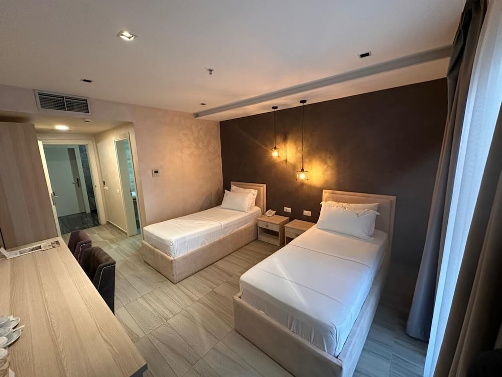 Standard, Twin Beds