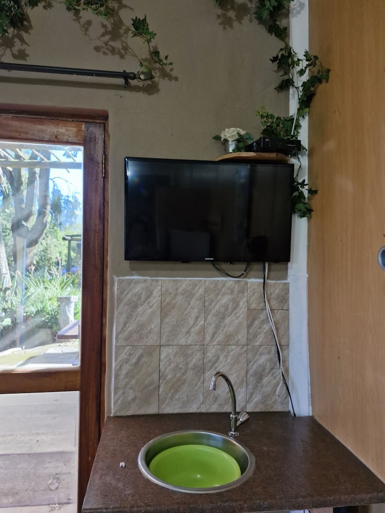 Ibis Place Guest House 7/50