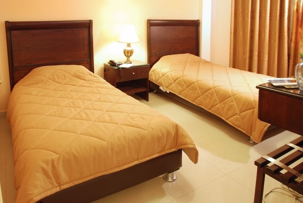2 BEDROOMS, SUITE
