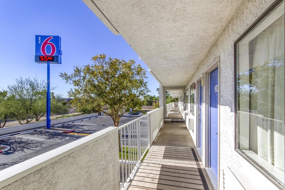 Motel6 Phoenix, AZ - West 6/45