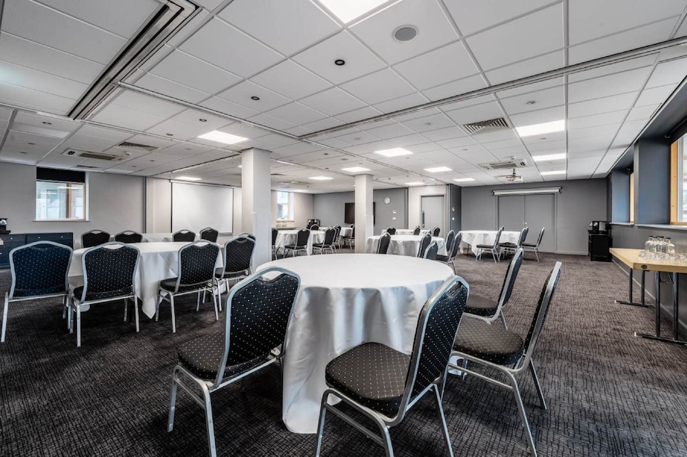Park Inn By Radisson Peterborough 56/57