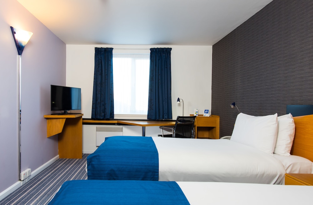 Holiday Inn Express Southampton West 7/64