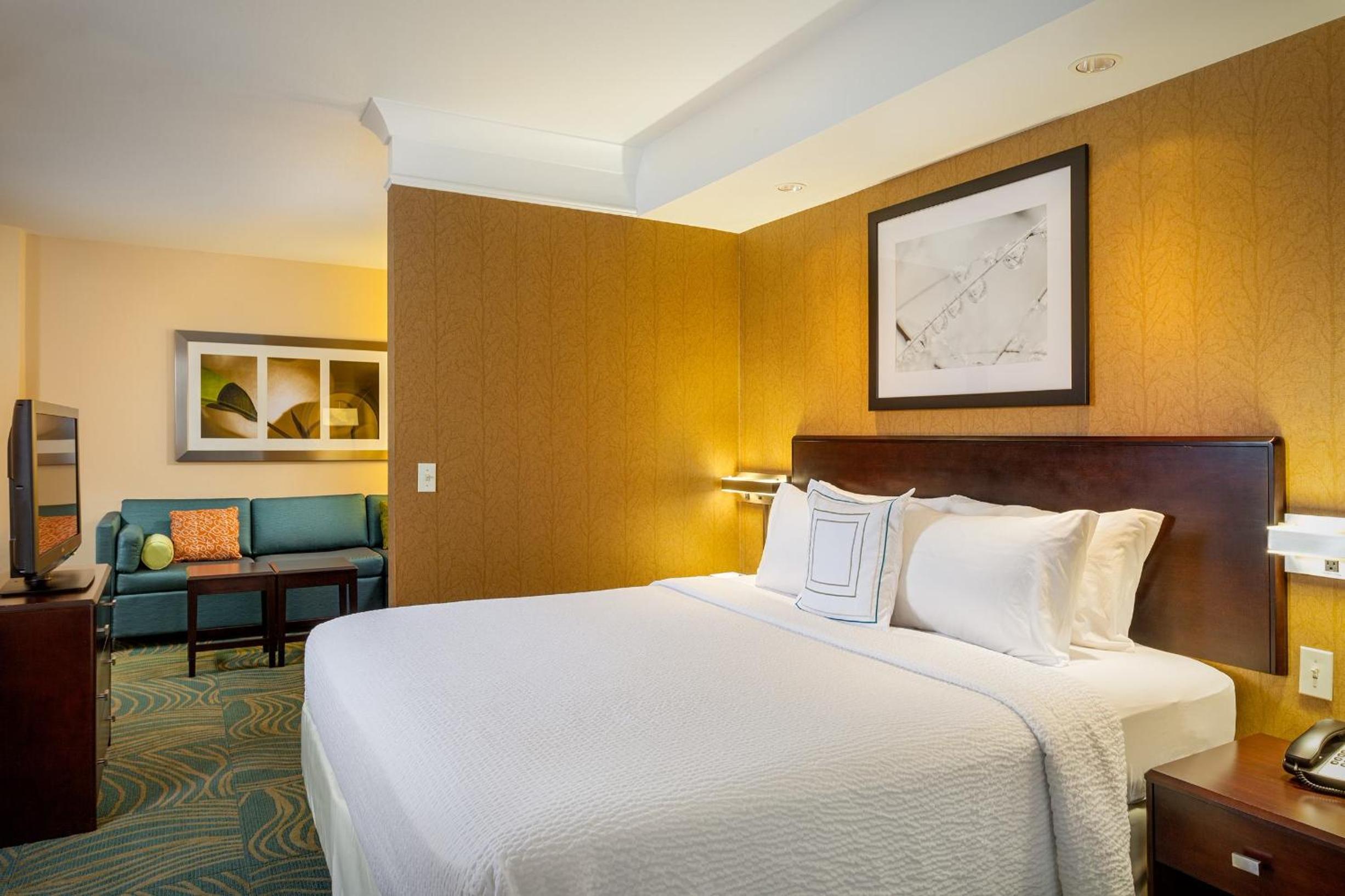 Pure, Wellness, Suite, 2 Queen Beds, Sofa