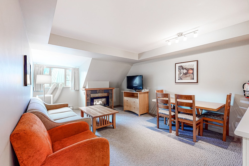 Whistler Peak Lodge 33/53