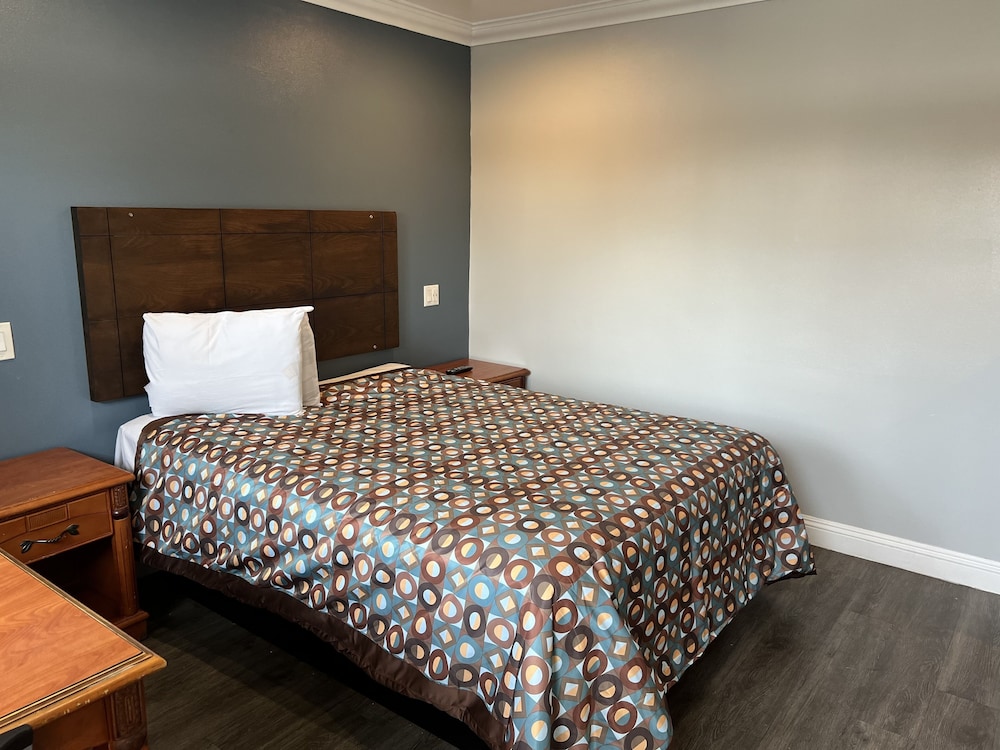 SOFI MOTEL 10/20