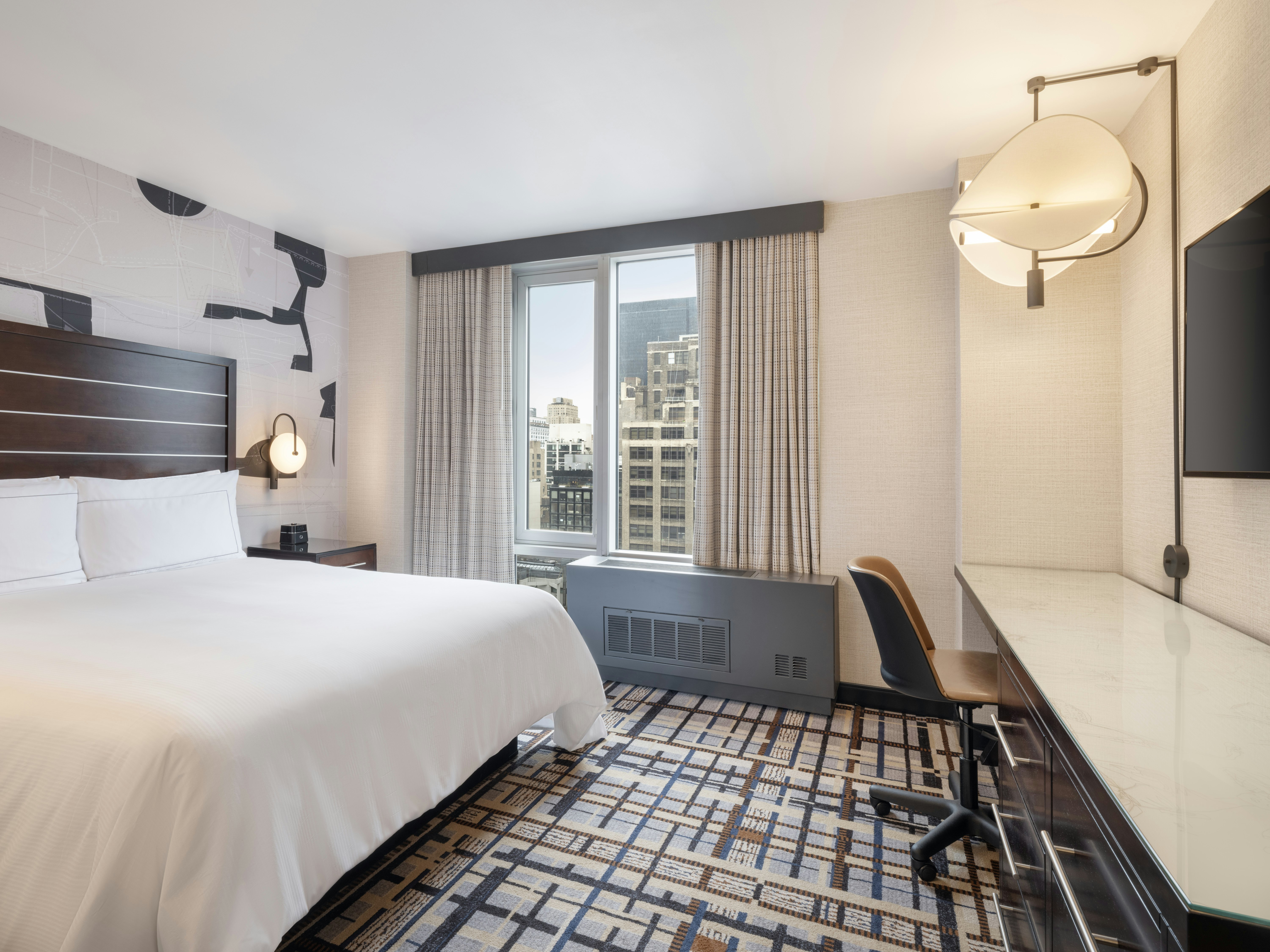 ROOM, QUEEN BED, CITY VIEW