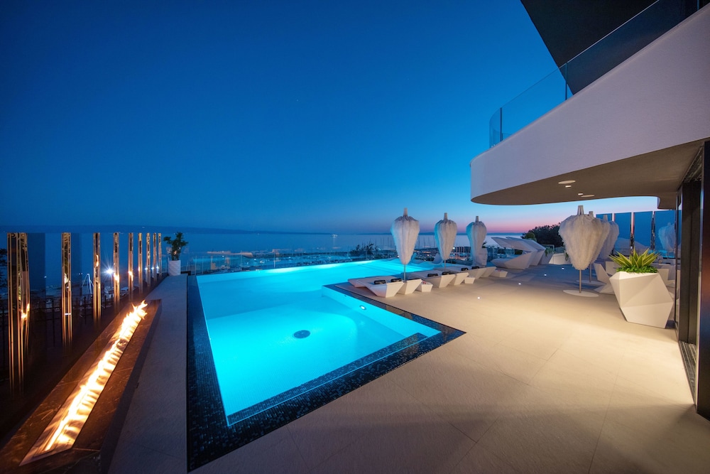 All Suites Hotel Posh 30/65