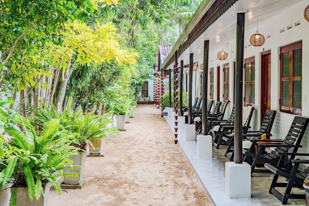 Central Beach Inn 48/50