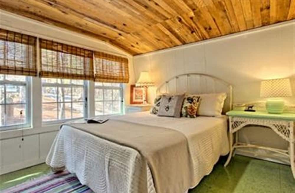 Lake Rabun Hotel Restaurant 14/50
