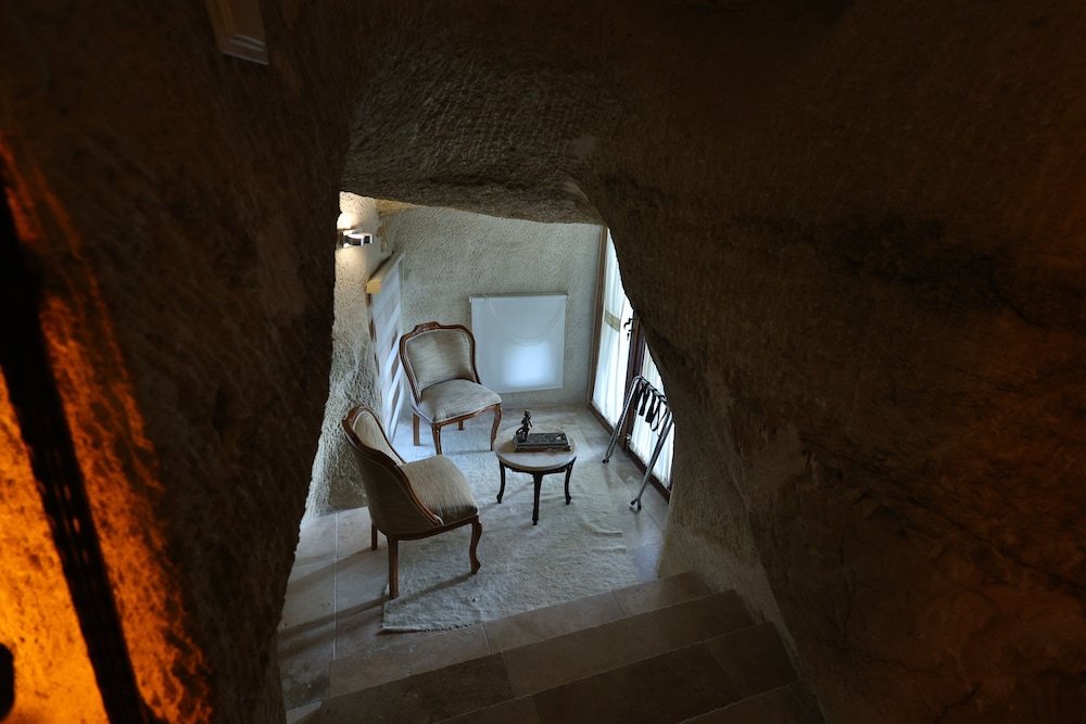 Demisos Caves The Hotel 50/50